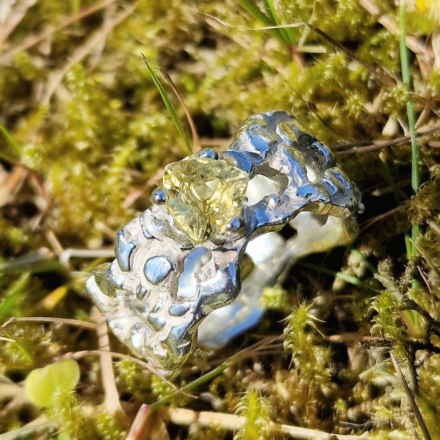 Strukturring mit gelbem Beryll Größe 58
