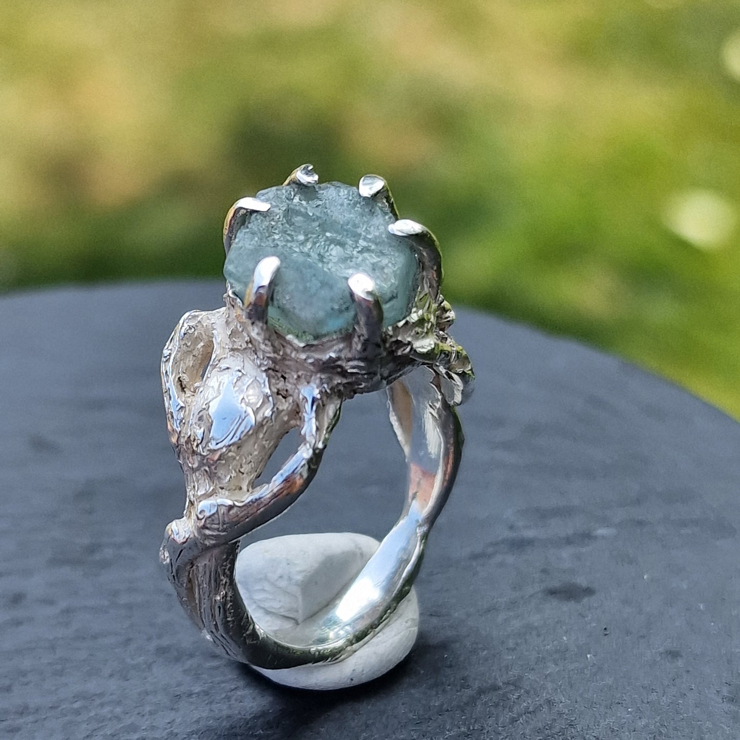 Aquamarin Ring Fantasy mit Rohstein Größe 62