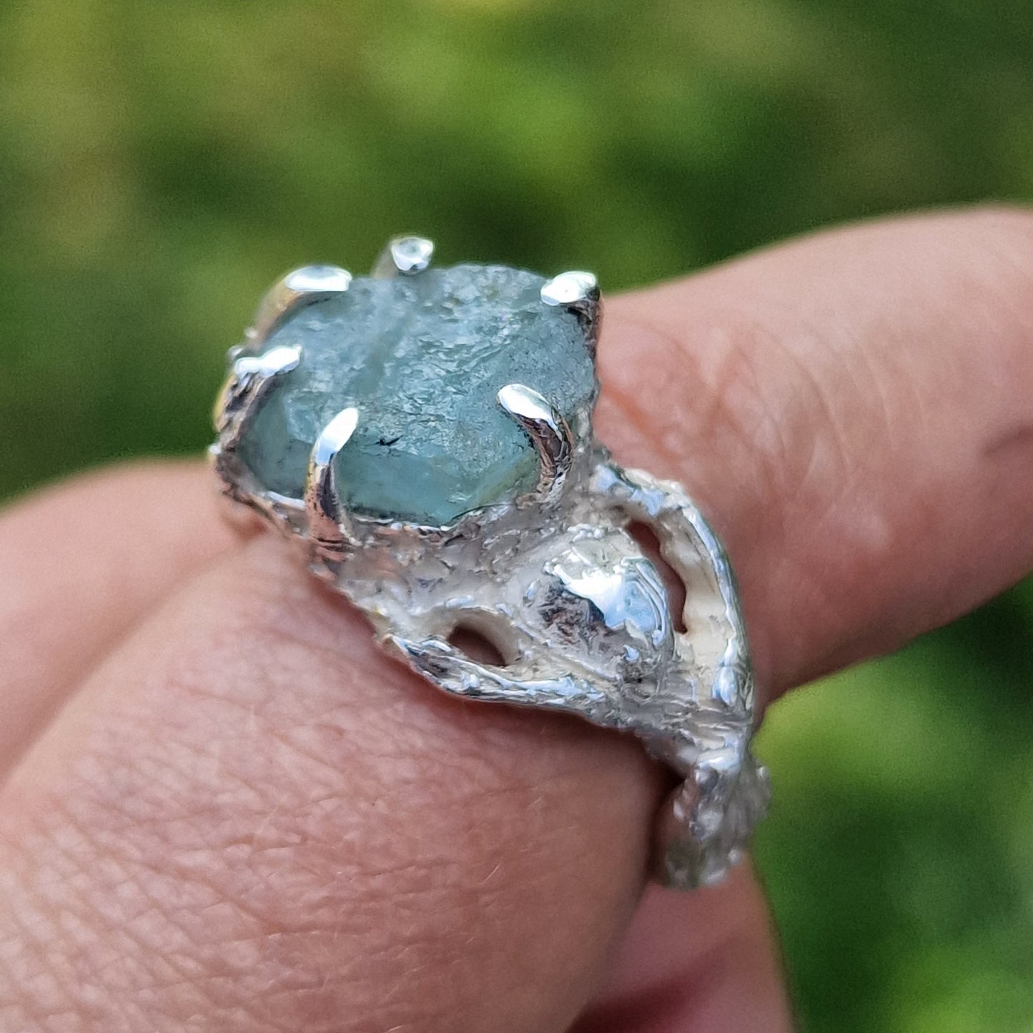 Aquamarin Ring Fantasy mit Rohstein Größe 62