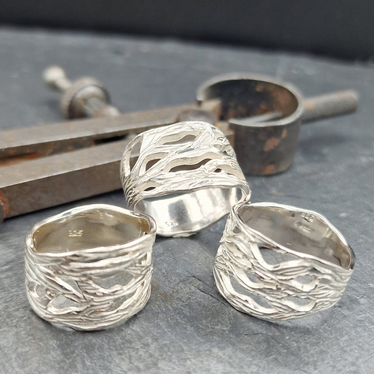 Silberring mit Wellenstruktur