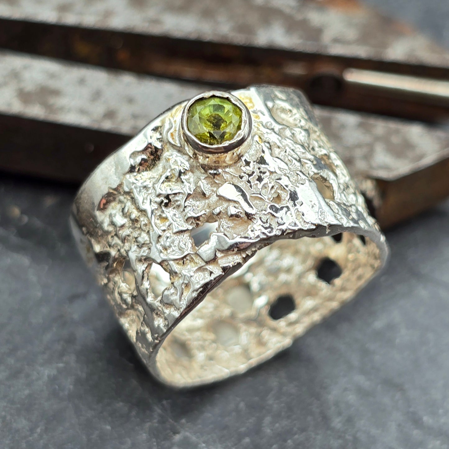 Peridot Ring Vintage Lace Größe 56 (18)