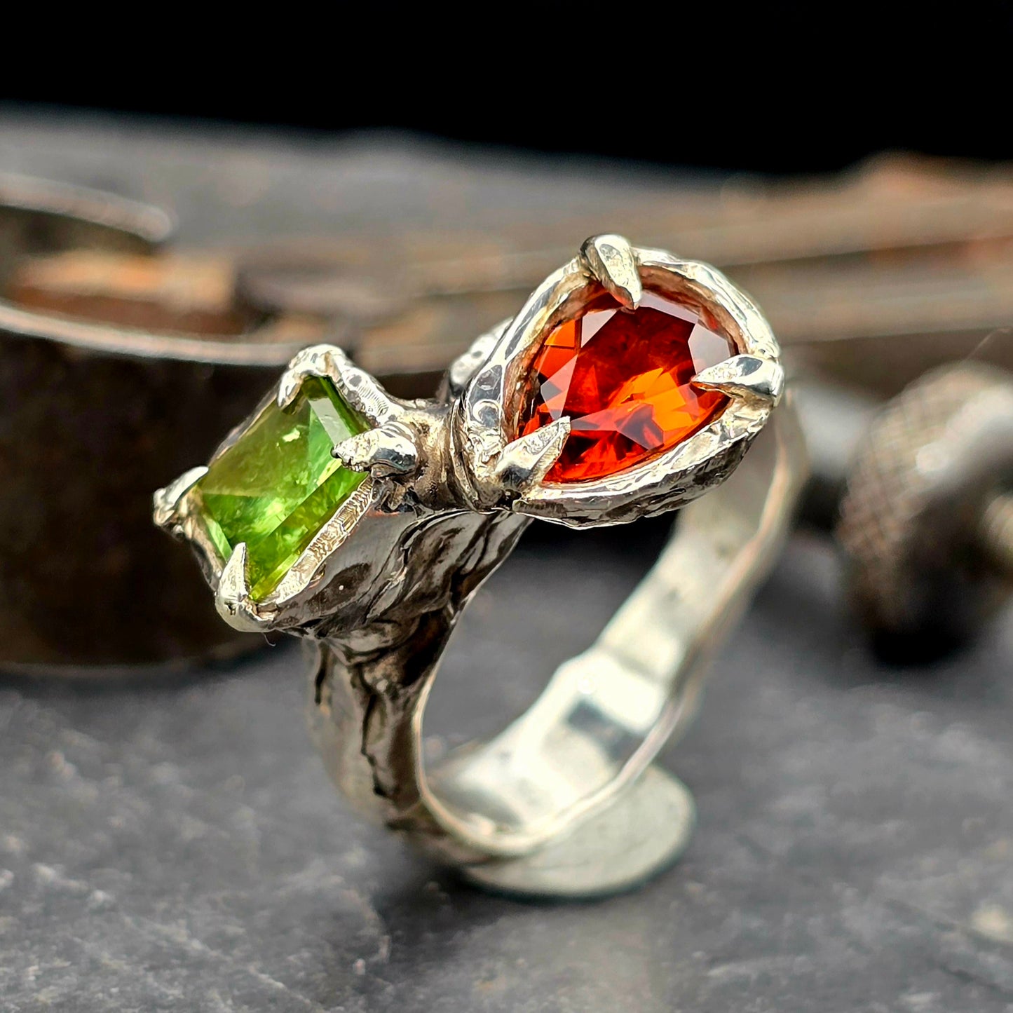 Peridot Granat Silberring im Vintage Look Größe 57 Unikat