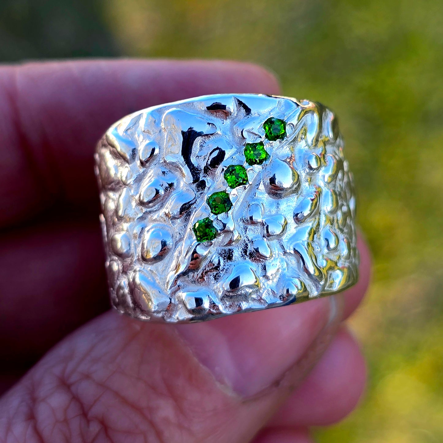 Avocado“-Ring mit Chromdiopsid, Größe 59 in 925 Silber