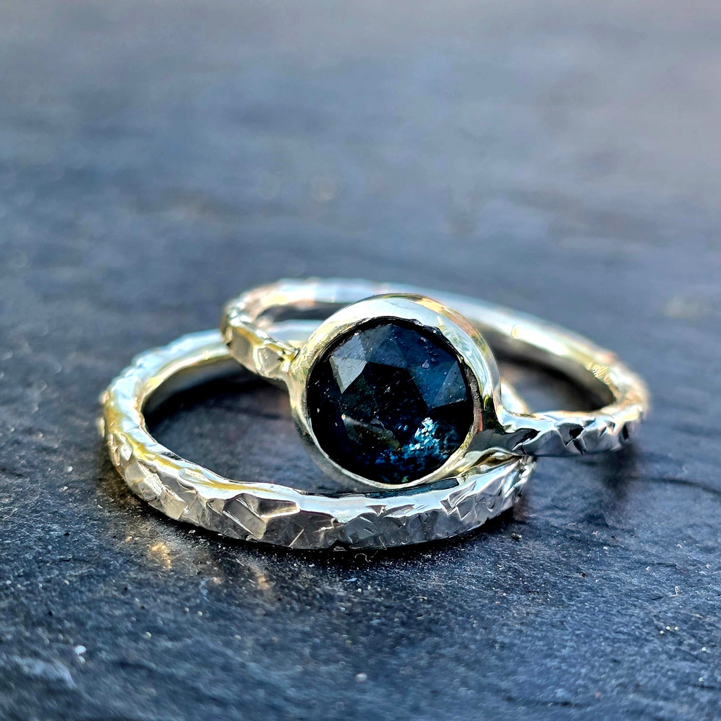 Küstenring – Kyanit in Rosenschliff | 925 Silber | Handgeschmiedet