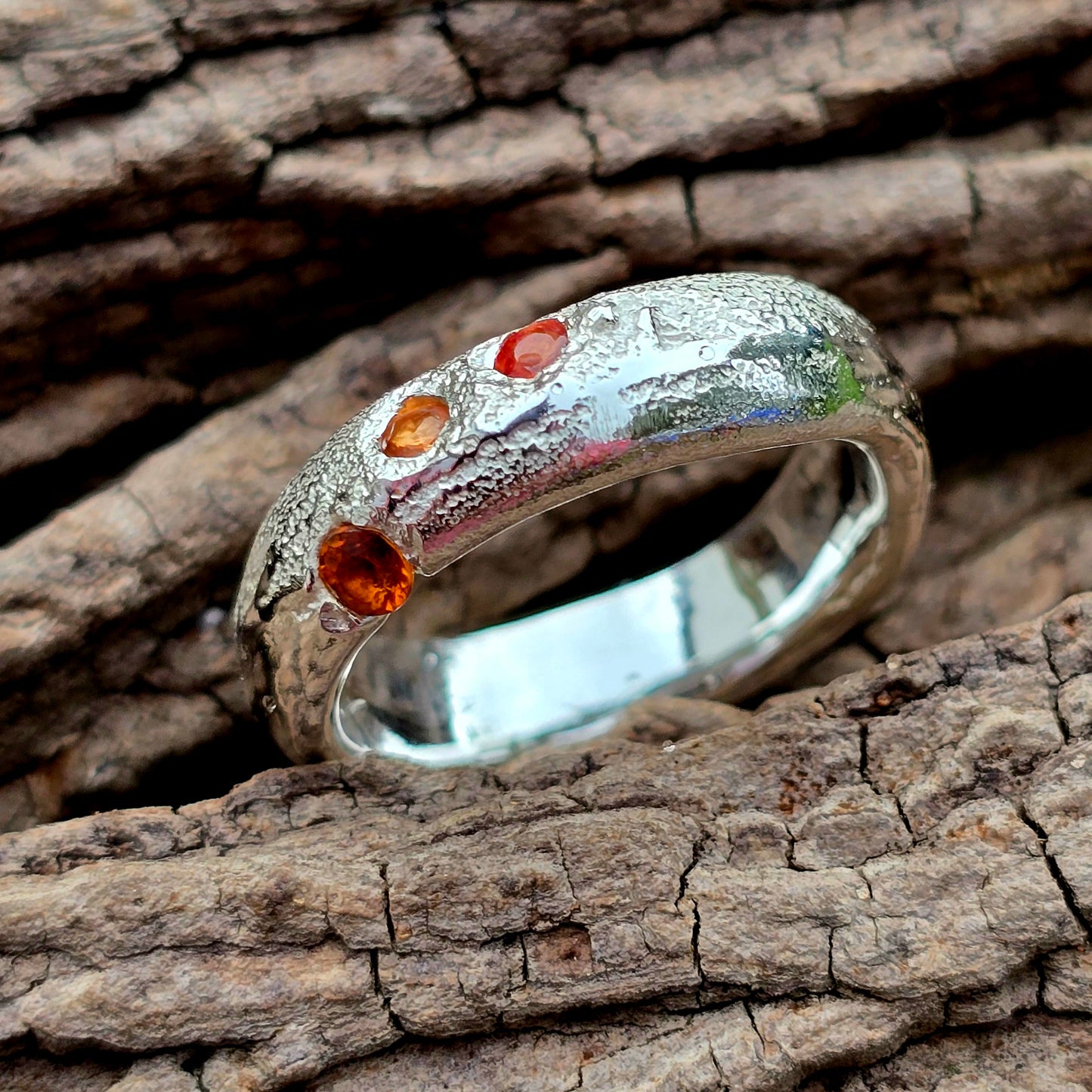 SandStein Ring mit drei orangefarbenen Saphiren, Unikat, Größe 59
