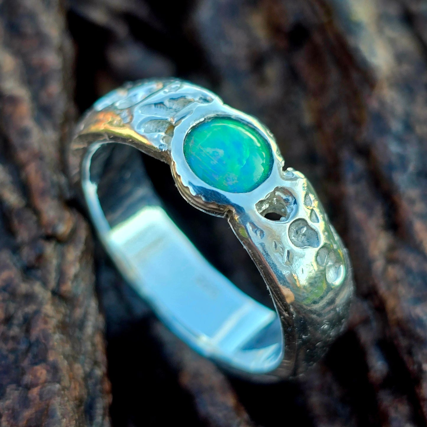 Lavaring aus 925 Silber mit australischem Opal – Größe 60 | Unikat