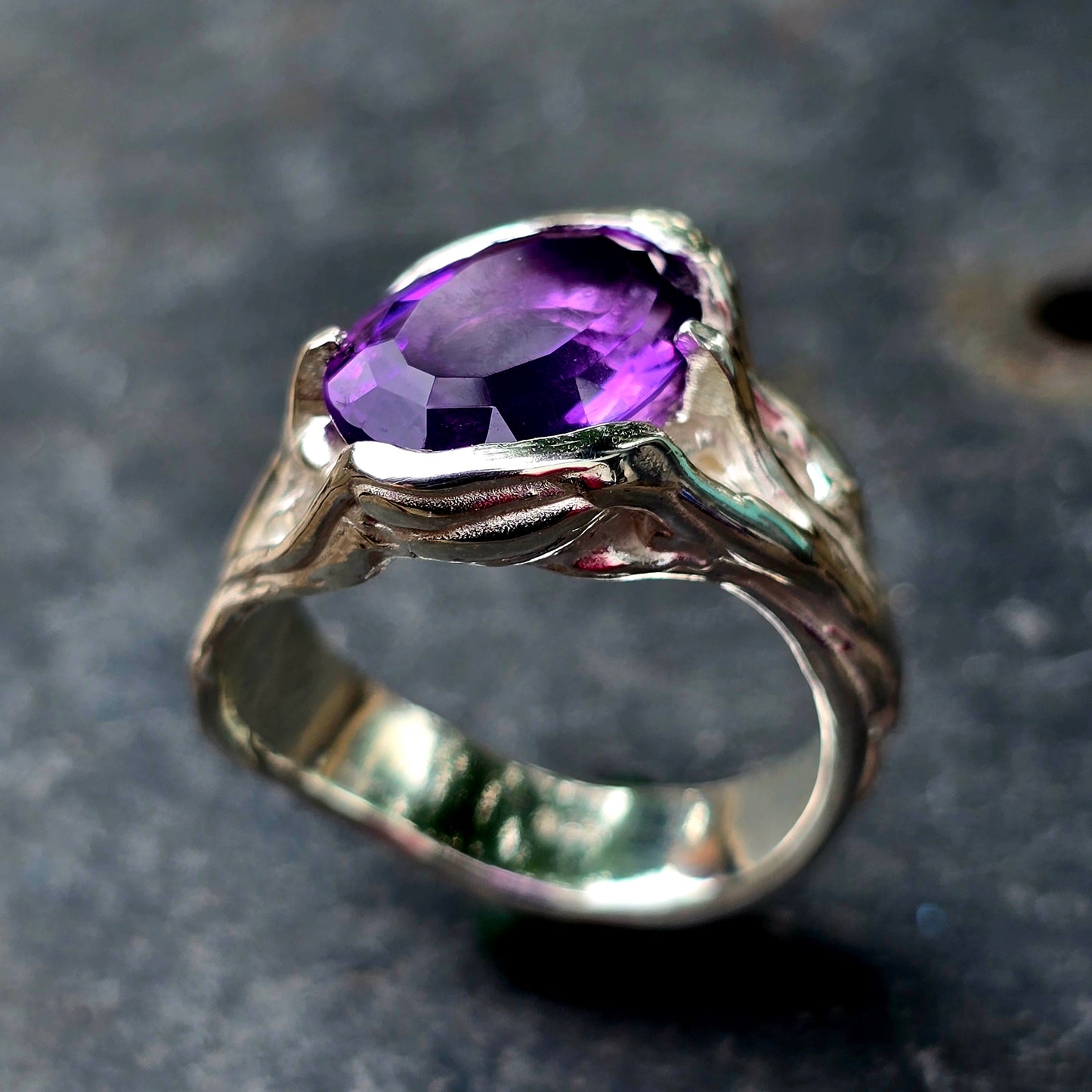 Amethyst-Ring in Silber | Größe 59 | Unikat mit organischer Fassung
