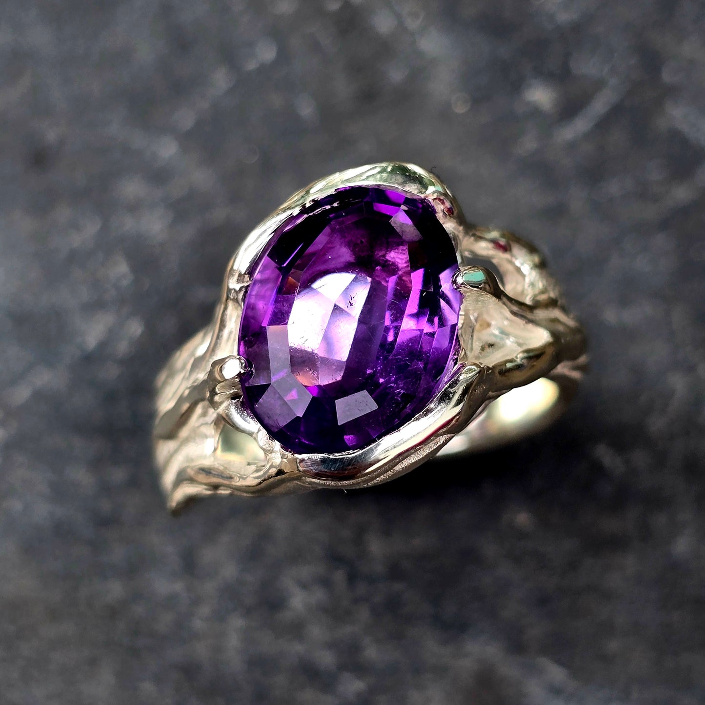 Amethyst-Ring in Silber | Größe 59 | Unikat mit organischer Fassung