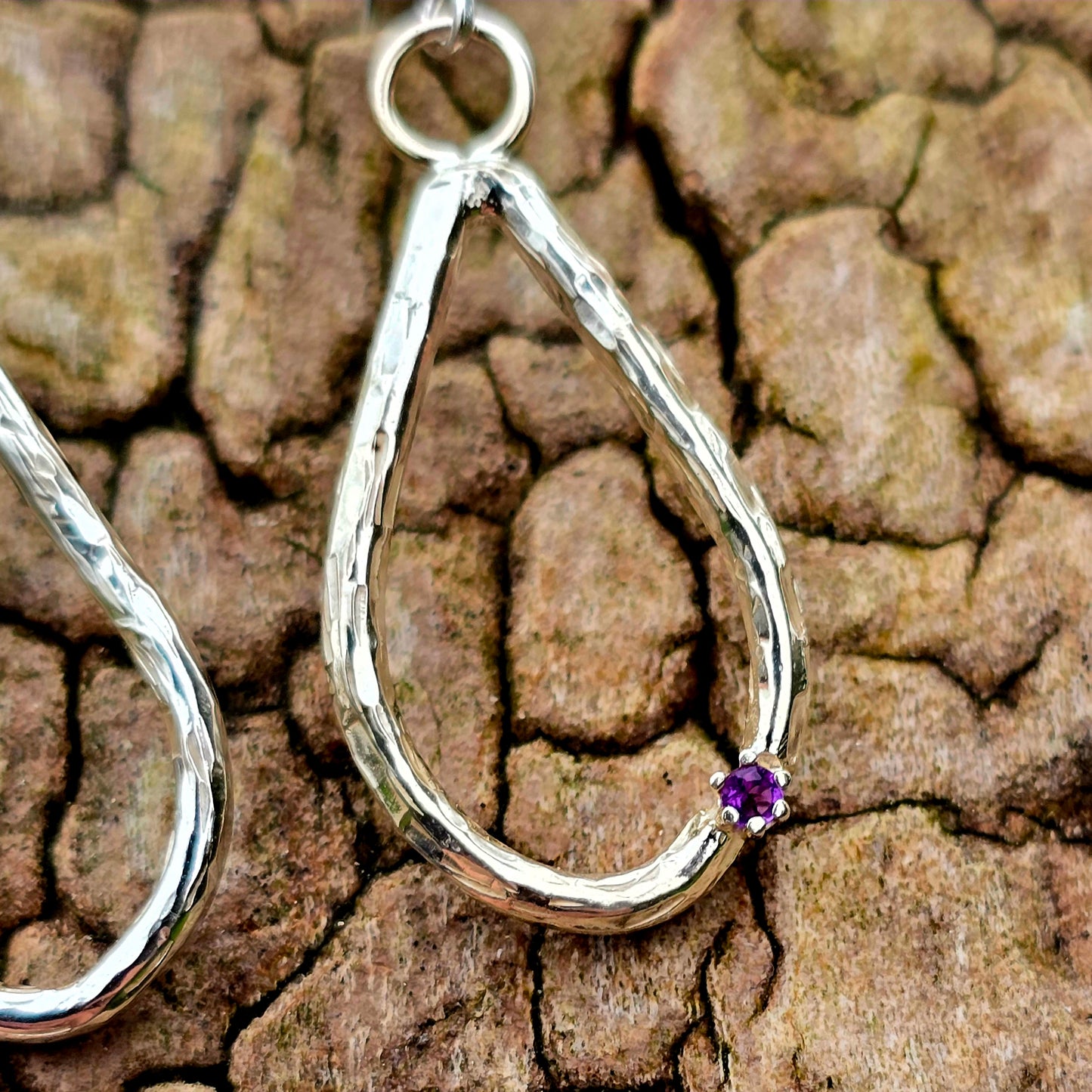 Küsten-Ohrhänger „Birne“ mit Amethyst – handgeschmiedet aus 925 Silber