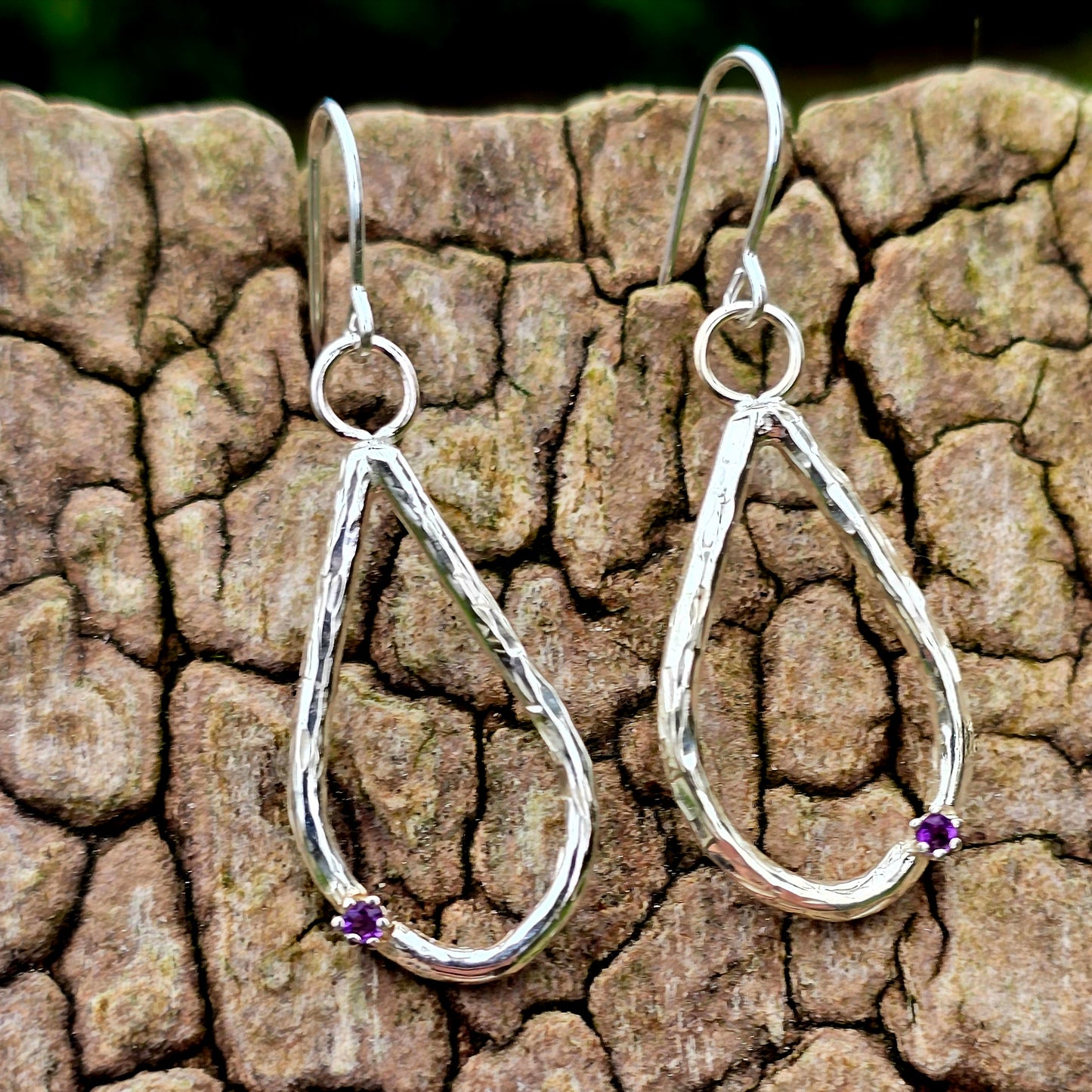 Küsten-Ohrhänger „Birne“ mit Amethyst – handgeschmiedet aus 925 Silber