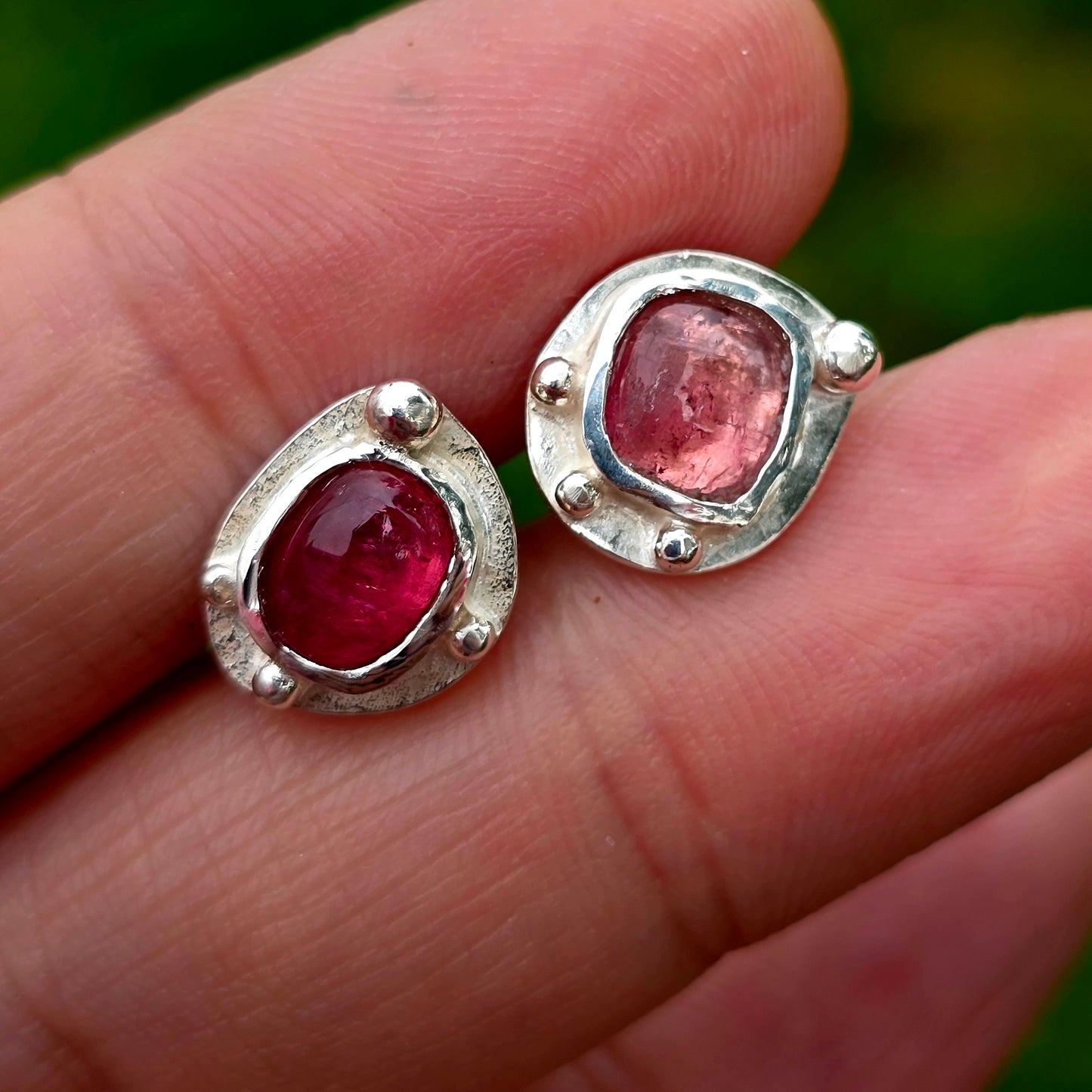 Turmalin Rose Ohrstecker Silber – Unikat mit Cabochon