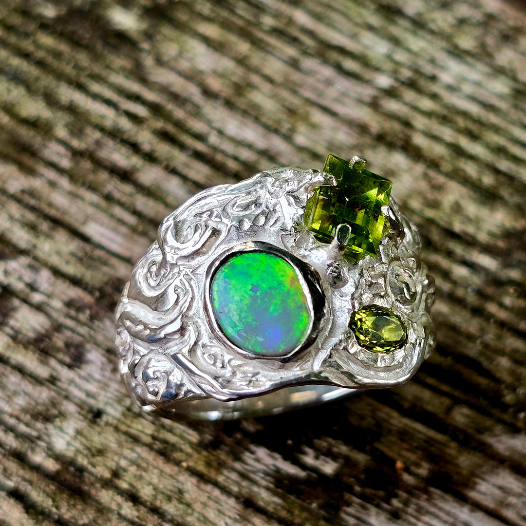 Handgefertigter Opal-Peridot-Ring in Grün – Unikat Größe 57