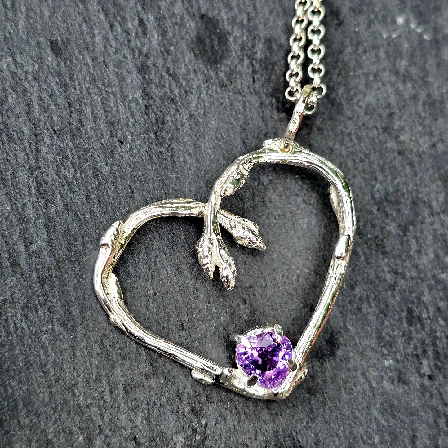 Naturherz Anhänger in Silber mit Amethyst