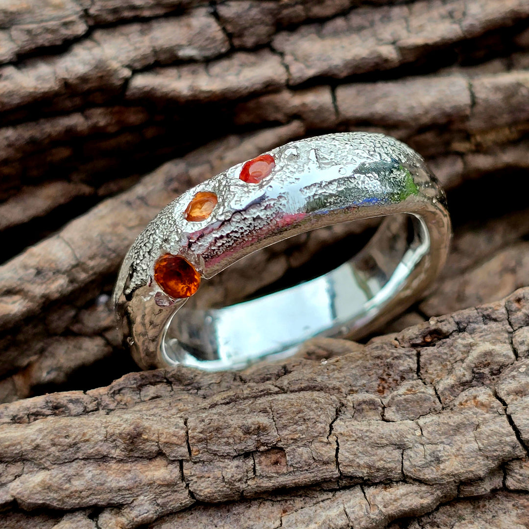 SandStein Ring mit drei orangefarbenen Saphiren, Unikat, Größe 59