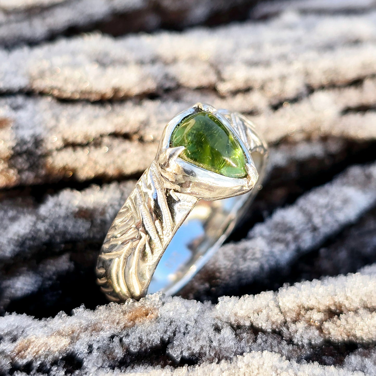 Silberring mit grünem Turmalin – Triangel Cabochon | Größe 56 | Unikat