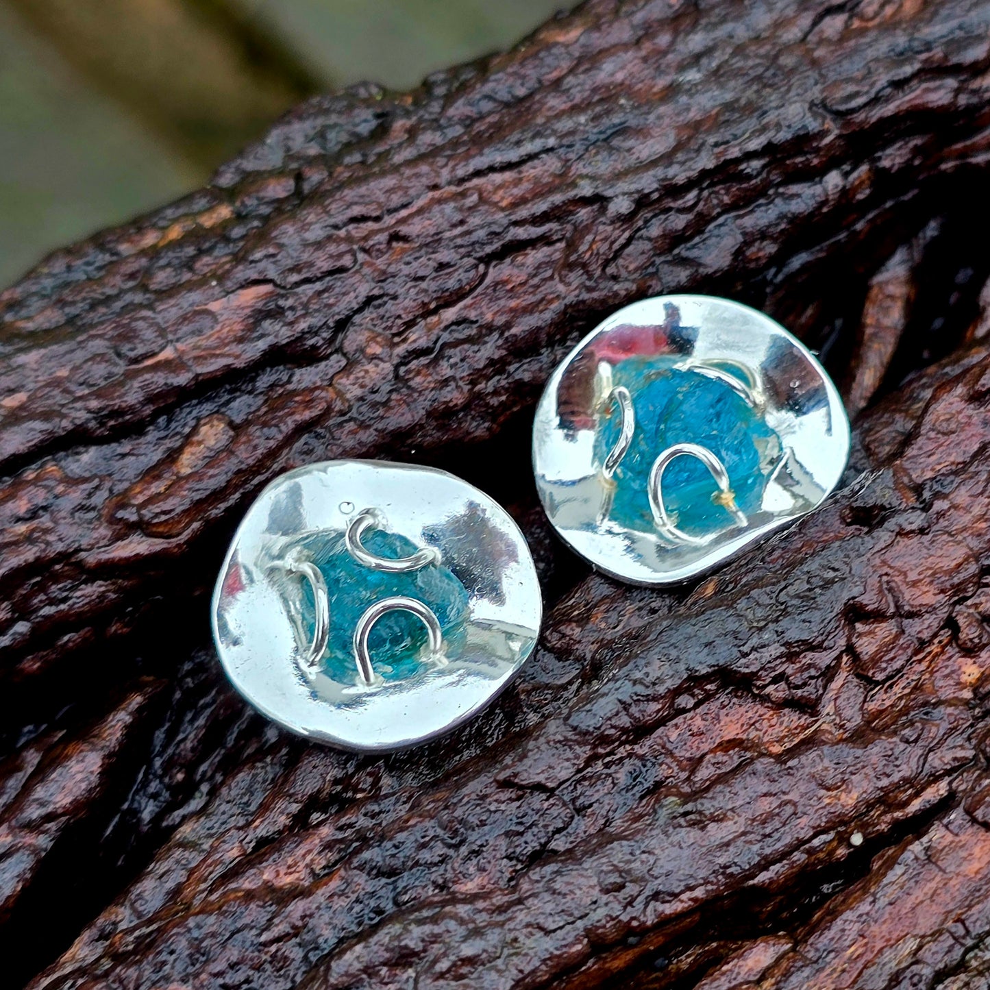 Apatit Ohrstecker Rohstein Unikat