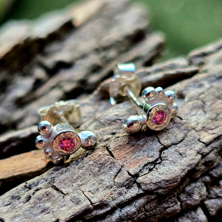 Dainty Moissanit Ohrstecker Rosa oder blau | Zarte Ohrstecker aus Silber