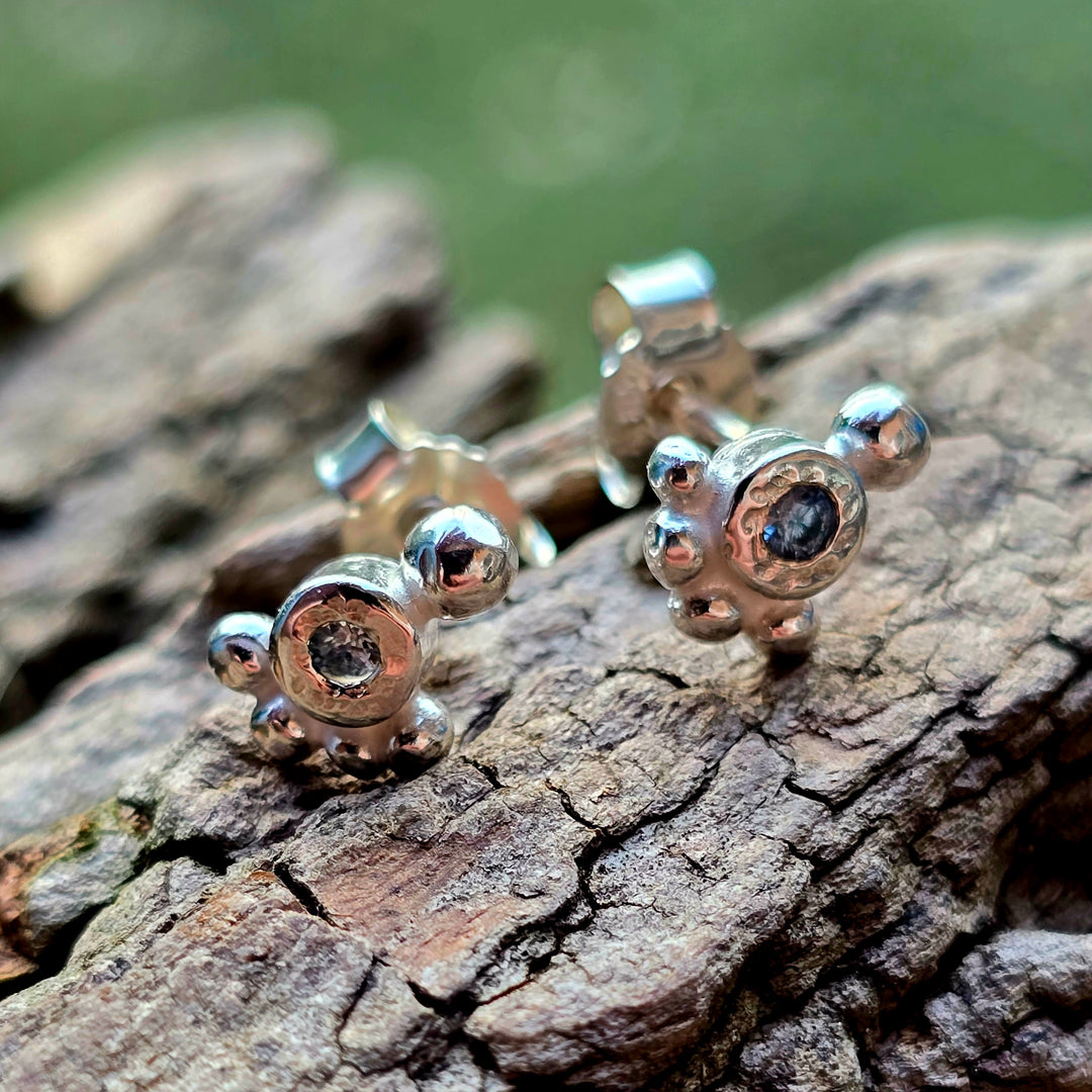 Dainty Moissanit Ohrstecker Rosa oder blau | Zarte Ohrstecker aus Silber