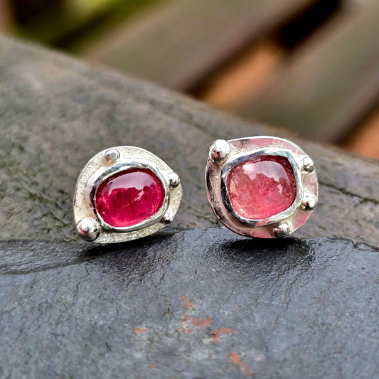 Turmalin  Rose Ohrstecker Silber – Unikat mit Cabochon