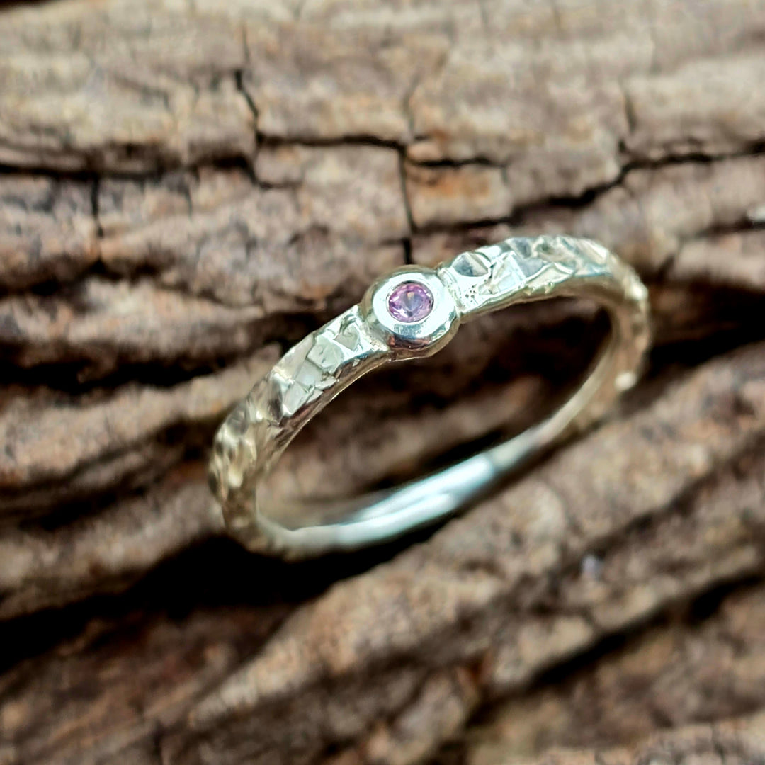 Küstenring GEM  handgeschmiedet mit Rosa Saphir