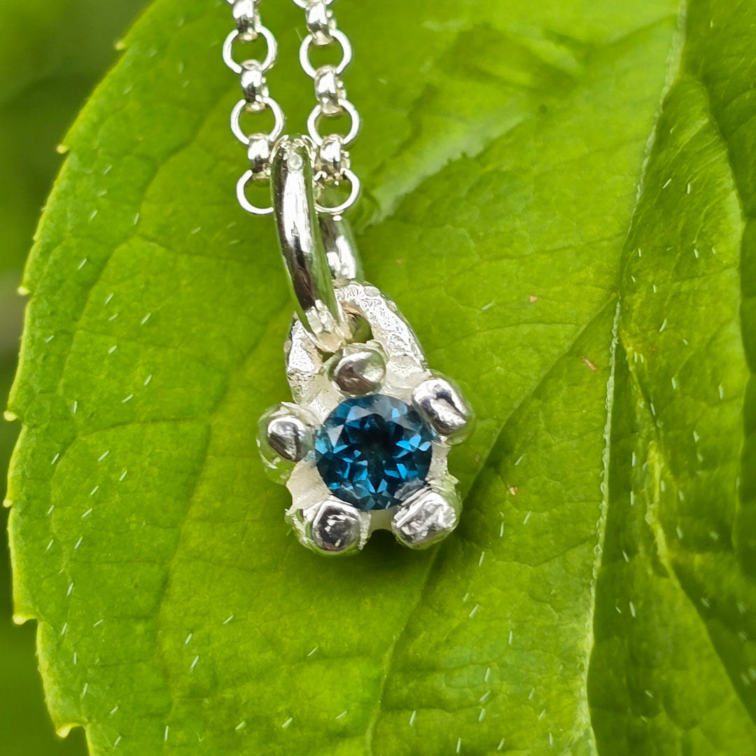 Stein BUNTI • Blauer Topas