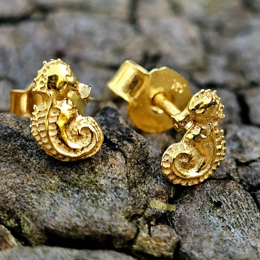 Mini Seepferdchen Ohrstecker 585 Gold – handmodelliert