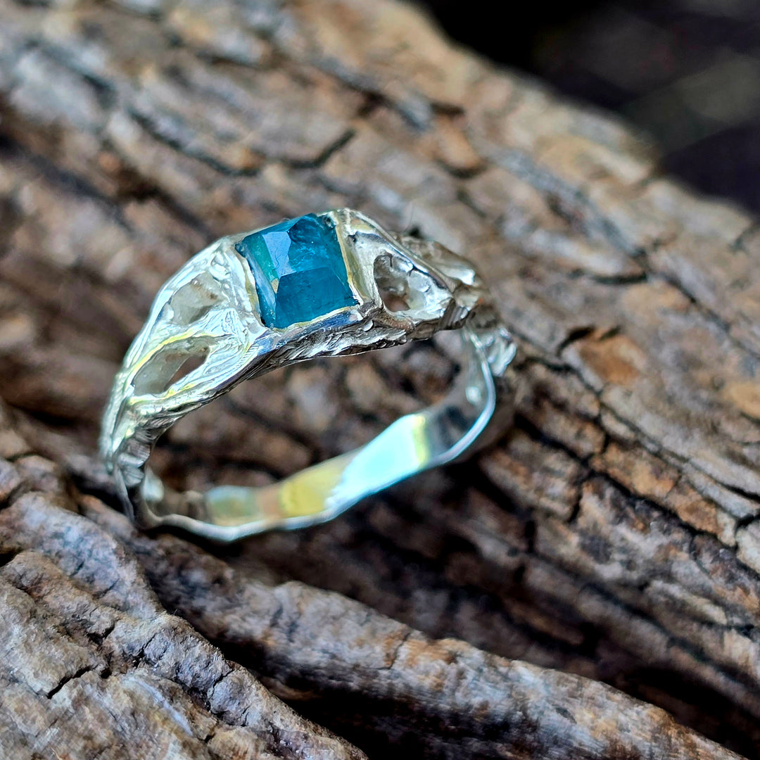 Blauer Turmalin Ring in Wurzeloptik Größe 53 Unikat