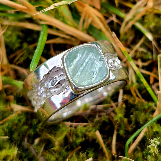Breiter Silberring mit Aquamarin-Cabochon | Unikat, Größe 59