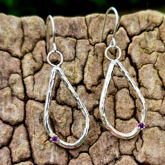 Küsten-Ohrhänger „Birne“ mit Amethyst – handgeschmiedet aus 925 Silber